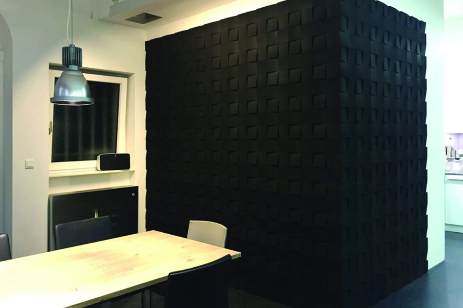 Organic-Blocks-Chock-Black-Stahldesign-Wall-corner-scaled