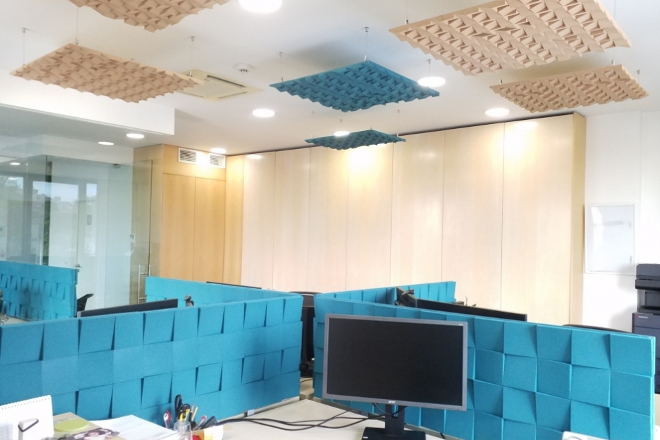 Organic-Blocks-Chock-Ivory-and-Turquoise-dividers-and-ceiling