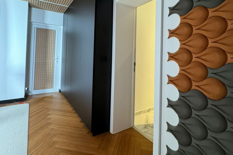 Organic-Blocks-Drop-Multi-Color-and-Undertone-Ivory-Hallway