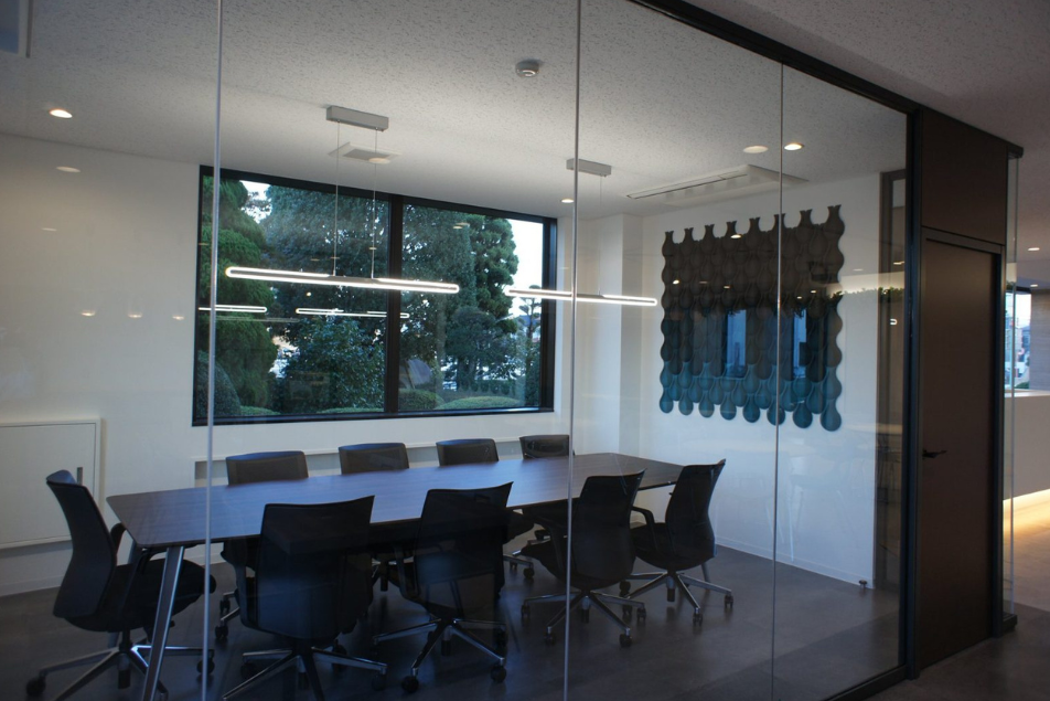 Organic-Blocks-Multi-Color-Conference-Room