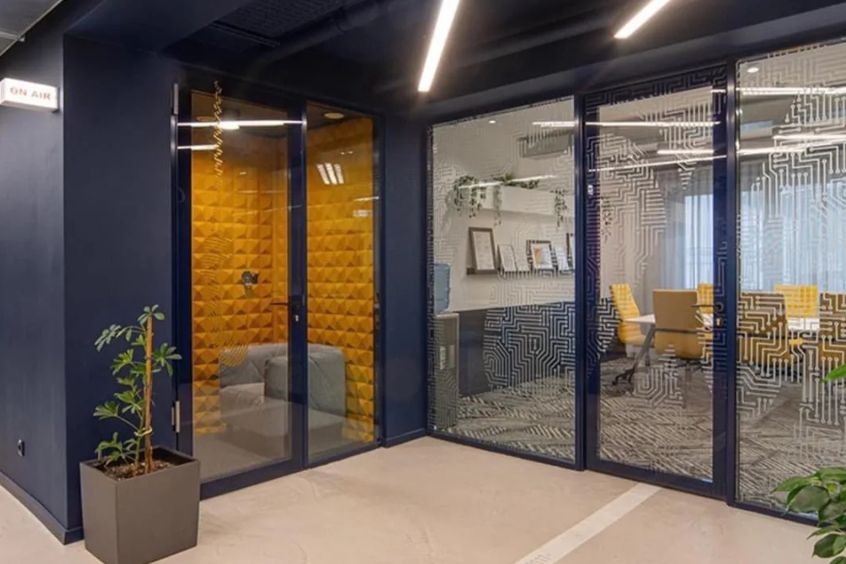 Organic-Blocks-Peak-Yeallo-Phone-Booth