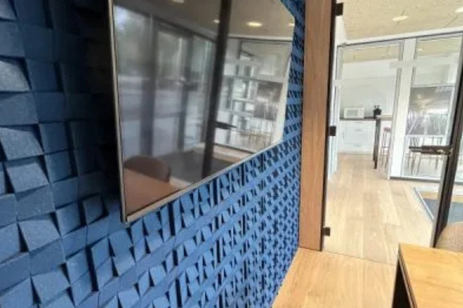 Organic-Blocks-Chock-Blue-Media-wall