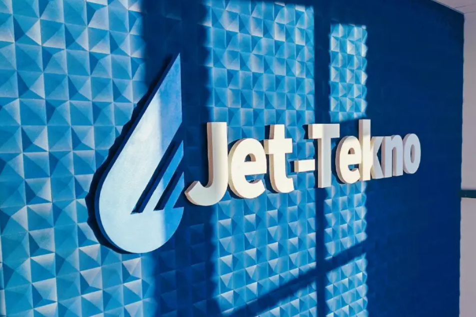 Organic-Blocks-Peak-Blue-Lobby