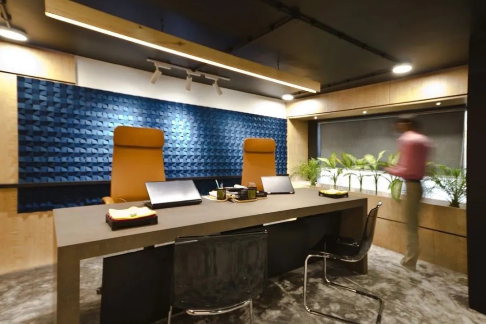 Organic-Blocks-Chock-Blue-Office-Space