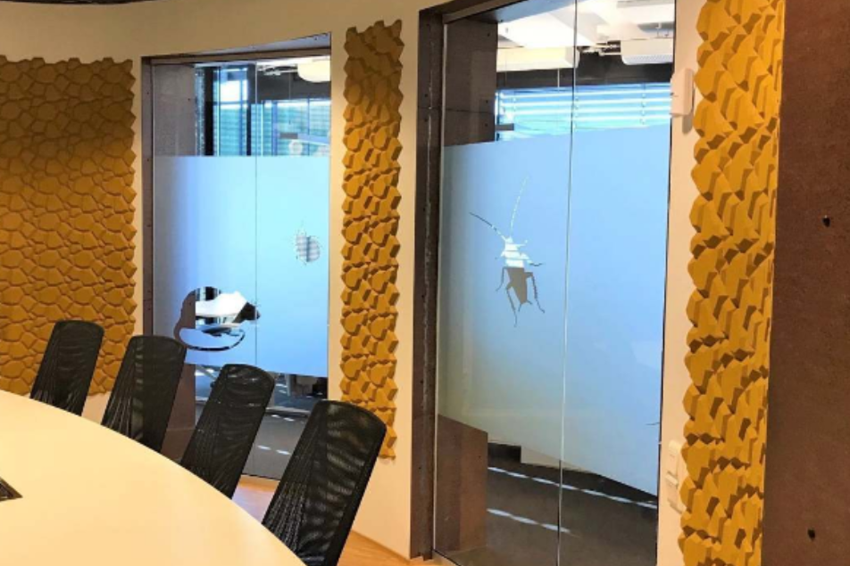 Organic-Blocks-Beehive-Yellow-Conference-Room